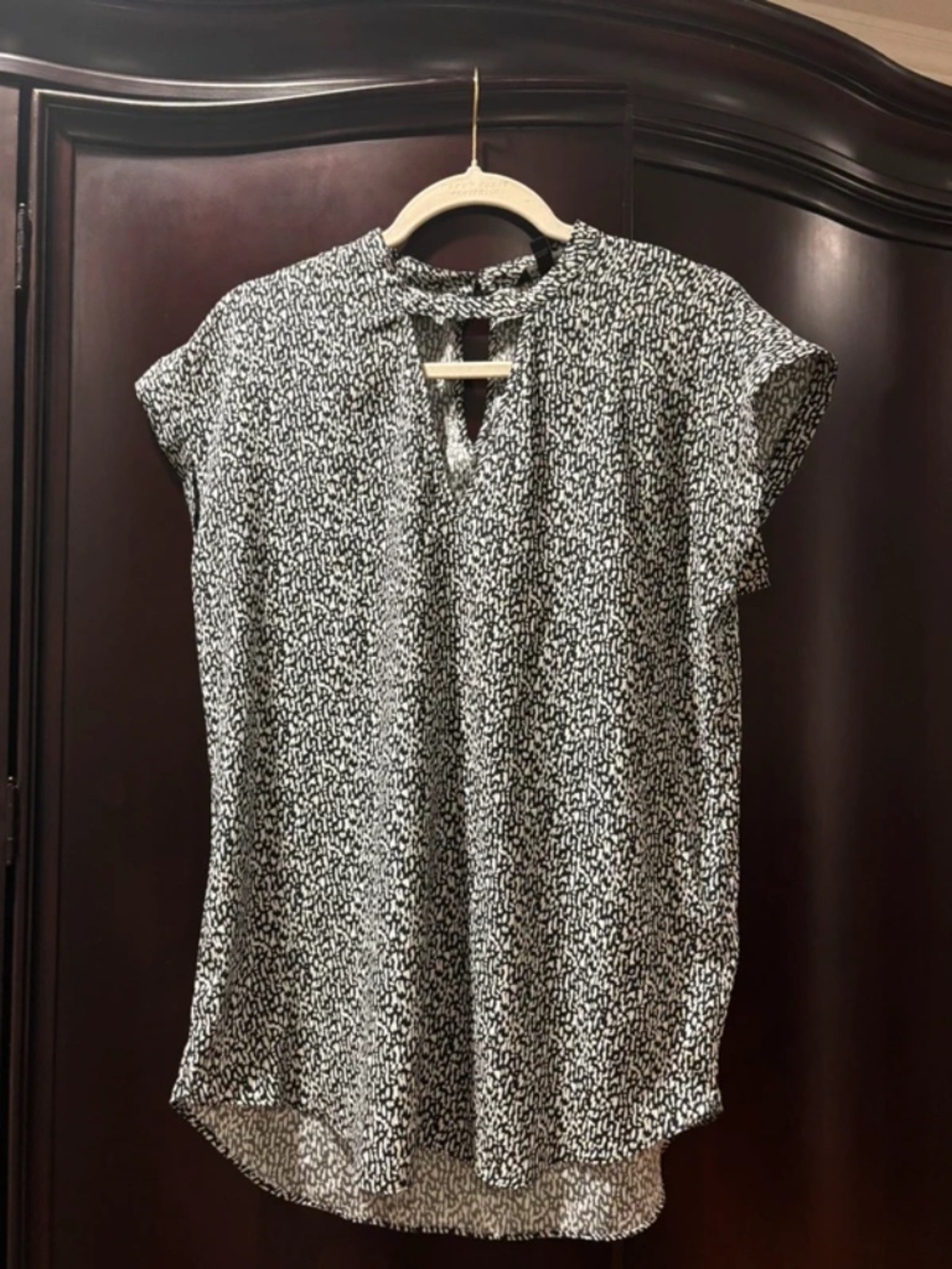 Express black and white patterned blouse